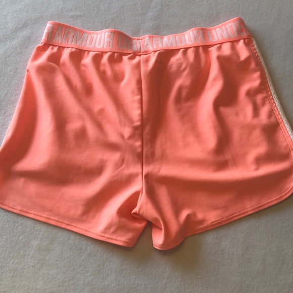 Under Armour Shorts w/ Pockets - Picture 2 of 5